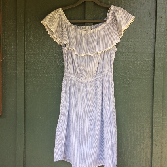 H&M Dresses & Skirts - Off the shoulder sundress